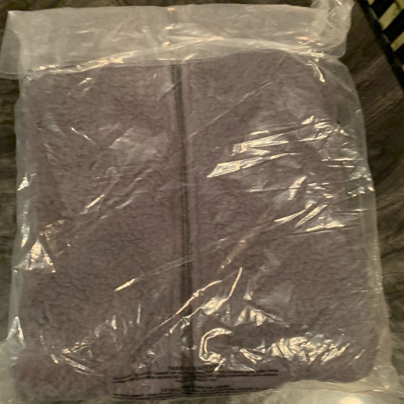 BNWT Pink Victoria’s Secret Gray Sherpa Vest - Picture 7 of 7